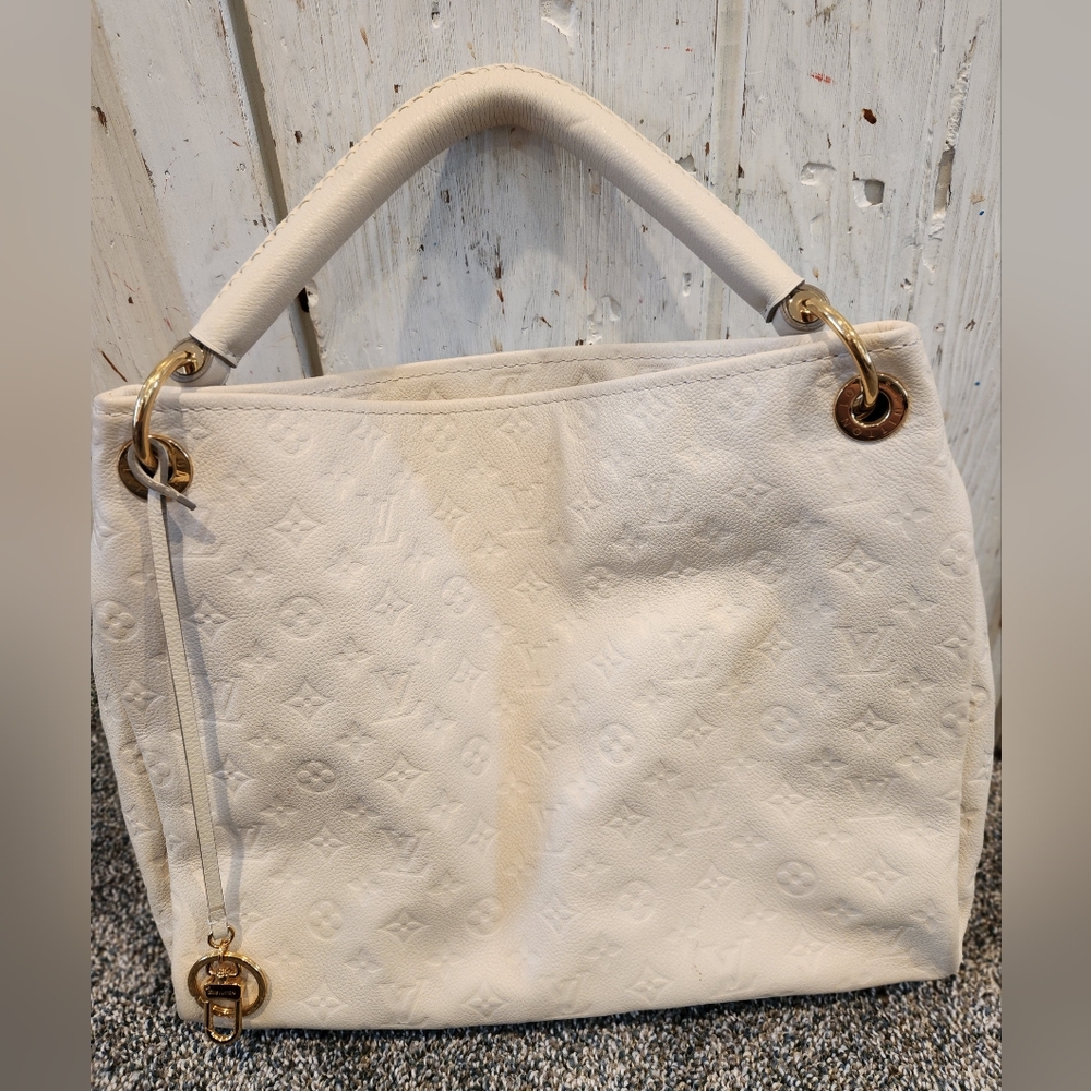 Louis Vuitton Ivory Neige Artsy